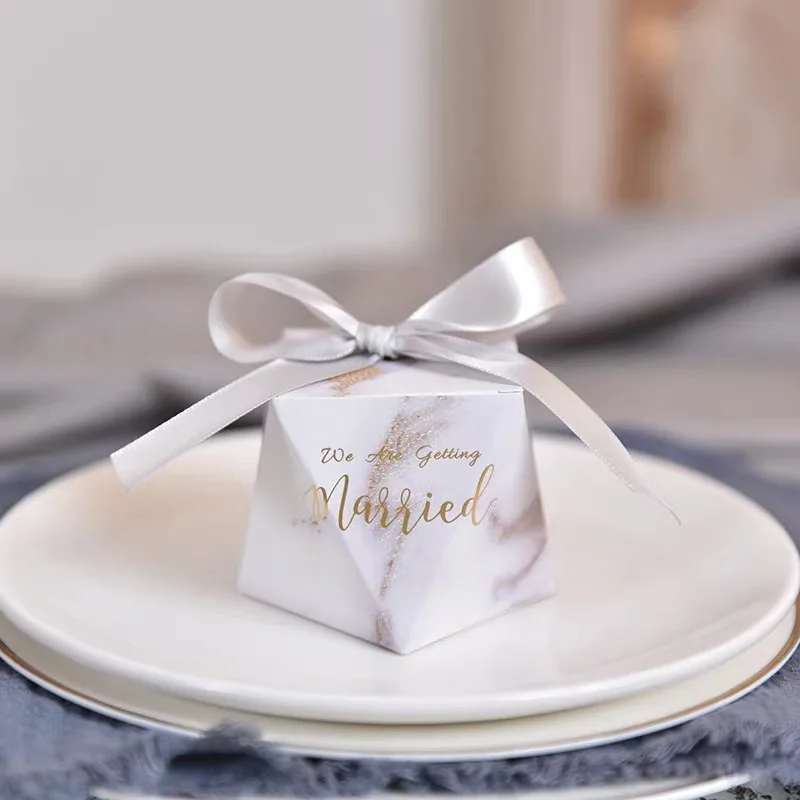 50pcs Diamond shape Silver white Marble Candy Boxes Wedding Favors Bomboniera Giveaways Gift Box Party Chocolate package
50pcs Diamond shape Silver white Marble Candy Boxes Wedding Favors Bomboniera Giveaways Gift Box Party Chocolate package