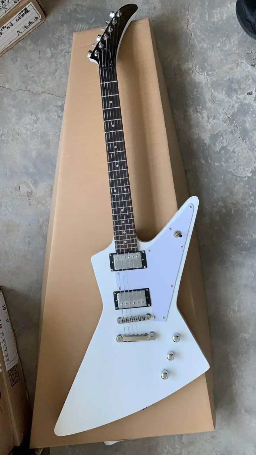 Free Shipping New Arrival Cnbaldexplorer Electric Guitar Made Of Mahogany In White