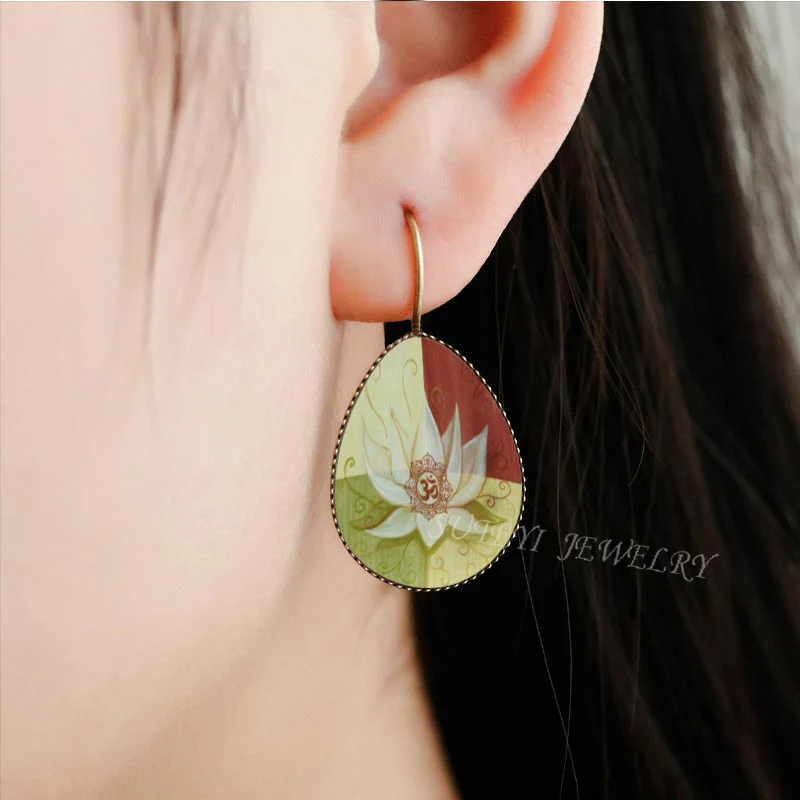 SUTEYI Buddhism Hinduism Style Sign Lotus Flower Tears Earrings Handmade Water Drop Glass Earrings For Women Girl Charms Jewelry
SUTEYI Buddhism Hinduism Style Sign Lotus Flower Tears Earrings Handmade Water Drop Glass Earrings For Women Girl Charms Jewelry