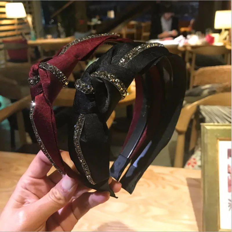 Fine hair accessories women's fabric stitching crystal bright strip side knotted headband headwear wash headband hair band girl
Fine hair accessories women's fabric stitching crystal bright strip side knotted headband headwear wash headband hair band girl