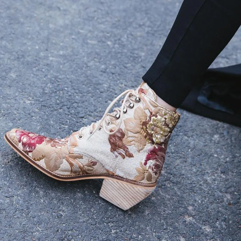 Sexy Spring Folk Style Floral Ankle Boots Wood Grain Med Heels Pointed toe Lace up Flower Cloth Short Boots Shoes Woman
Sexy Spring Folk Style Floral Ankle Boots Wood Grain Med Heels Pointed toe Lace up Flower Cloth Short Boots Shoes Woman