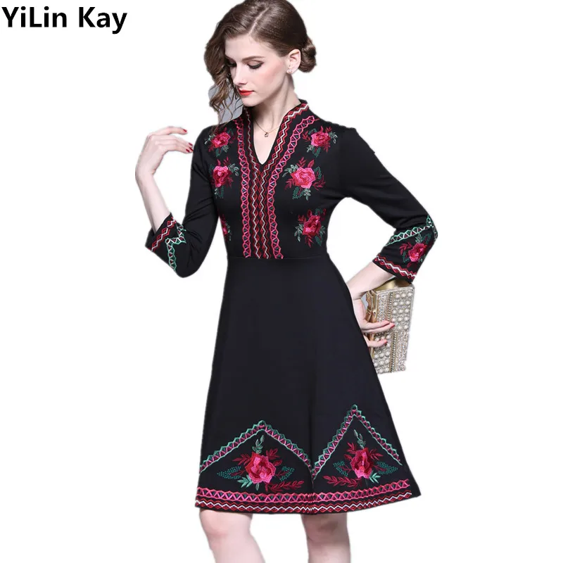 2019 High quality luxury runway Embroidery floral dress Women Black Vintage Party Dress vestidos S-XXL
2019 High quality luxury runway Embroidery floral dress Women Black Vintage Party Dress vestidos S-XXL