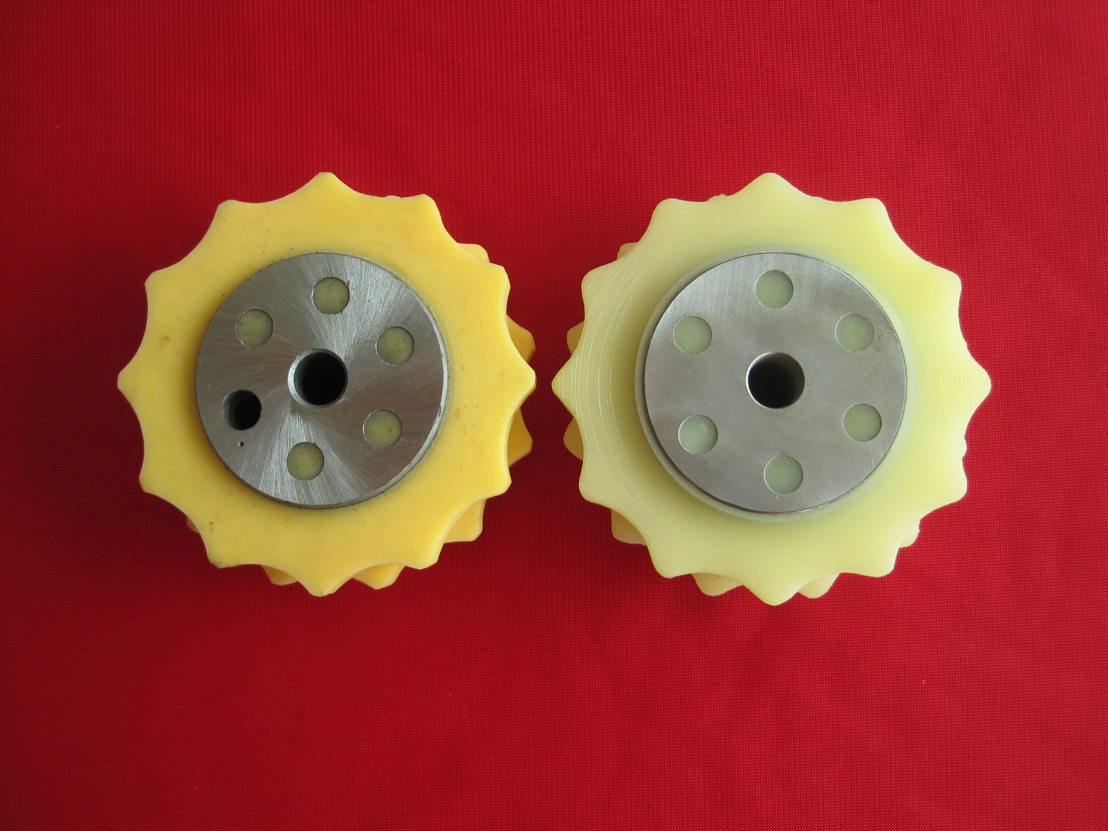 Sewing machine parts 411394 (551893) flower cake / two herringbone cam disk herringbone cam SINGER 457U
Sewing machine parts 411394 (551893) flower cake / two herringbone cam disk herringbone cam SINGER 457U
