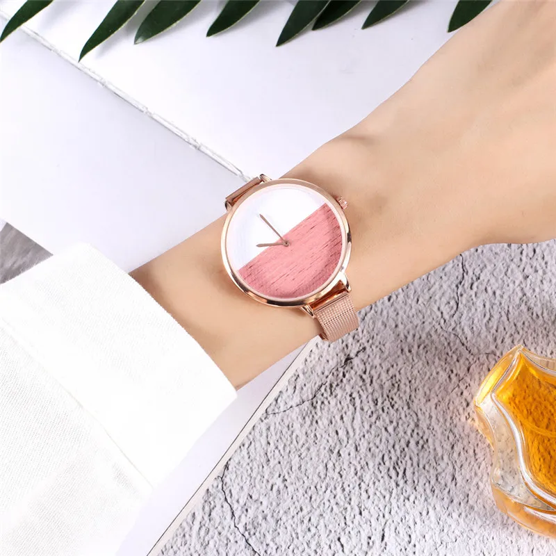 Ceinture En Alliage De mode Maille Montre Unisexe femmes de montres Minimaliste Style Quartz Montre relogio feminino saat Montre
Ceinture En Alliage De mode Maille Montre Unisexe femmes de montres Minimaliste Style Quartz Montre relogio feminino saat Montre