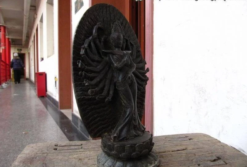 9 Classic Bronze 1000 Armed Avalokitesvara Kwan-Yin Guan Yin Bodhisattva statue
9 Classic Bronze 1000 Armed Avalokitesvara Kwan-Yin Guan Yin Bodhisattva statue