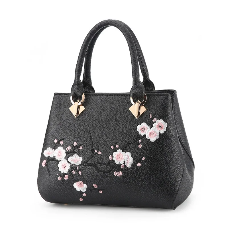 Женская сумка-мессенджер кожаная с цветочной вышивкой | Багаж и сумки