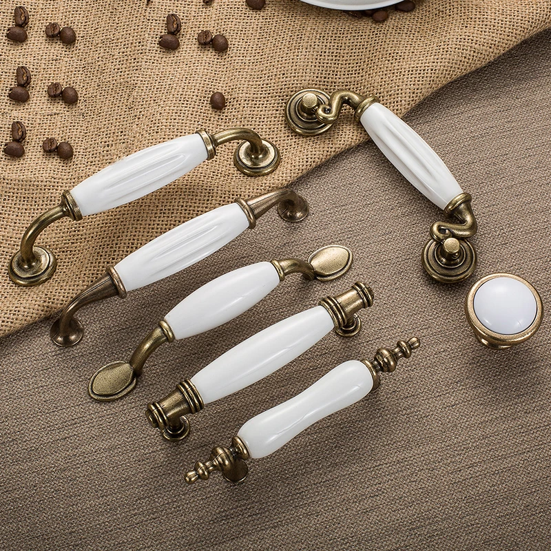 Antique Bronze White Ceramic Cabinet Handles Zinc Alloy Drawer knobs Wardrobe Door Handle Simple European Furniture Hardware
Antique Bronze White Ceramic Cabinet Handles Zinc Alloy Drawer knobs Wardrobe Door Handle Simple European Furniture Hardware