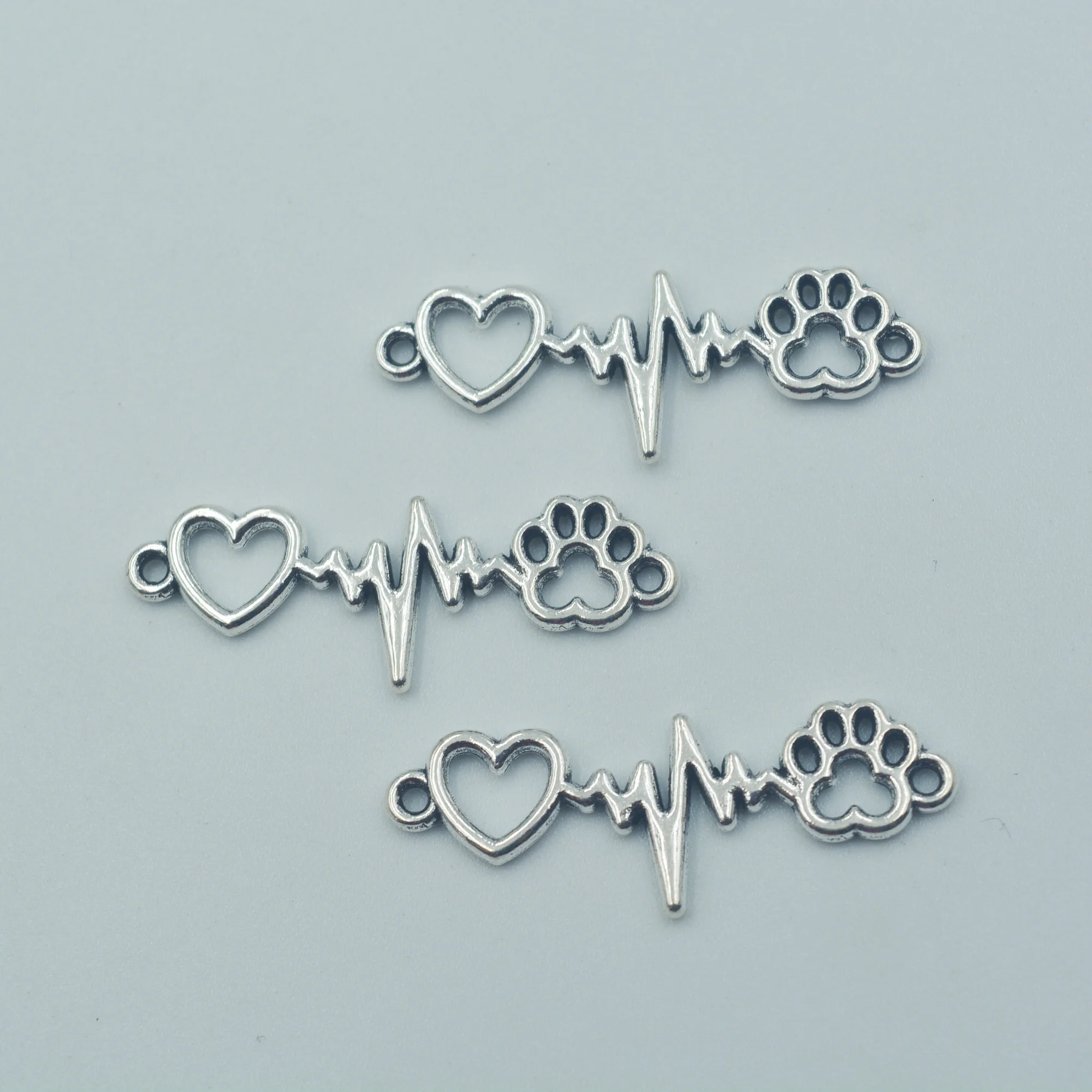 16PCS Antique silver Heart rate beat heart paw print connector charms findings metal finding pendant beads two holes Charms
16PCS Antique silver Heart rate beat heart paw print connector charms findings metal finding pendant beads two holes Charms