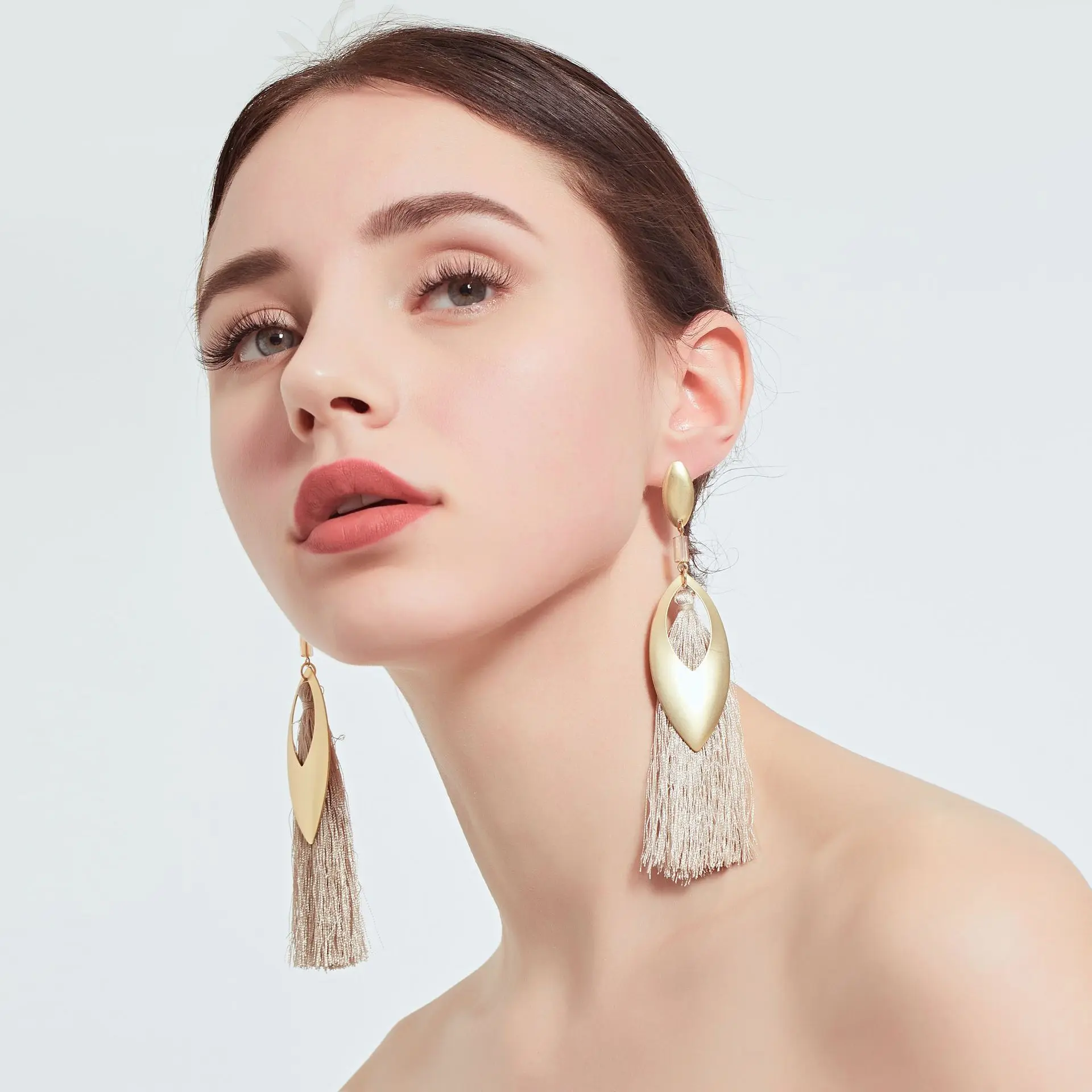 2019 Long Boho Tassel Earrings Women Horse Eye Bohemian Original Pendientes Earing Fashion Jewelry Summer Luxury Party Earrings
2019 Long Boho Tassel Earrings Women Horse Eye Bohemian Original Pendientes Earing Fashion Jewelry Summer Luxury Party Earrings