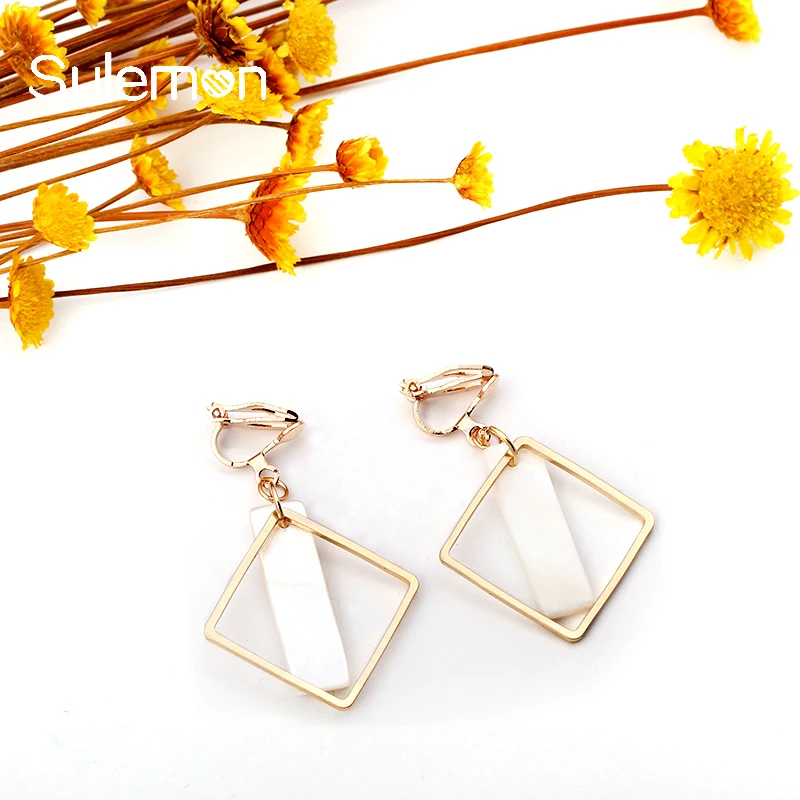 Shell Metal Rhombus Clip On Earrings Trendy Geometry No Pierced Clips Earring Fashion Gold Plated Simple Style Women Jewelry C21
Shell Metal Rhombus Clip On Earrings Trendy Geometry No Pierced Clips Earring Fashion Gold Plated Simple Style Women Jewelry C21