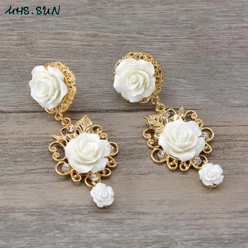 MHS.SUN Baroque vintage rose drop earrings fashion gold white flower dangle earrings 1pair court style party show design
MHS.SUN Baroque vintage rose drop earrings fashion gold white flower dangle earrings 1pair court style party show design