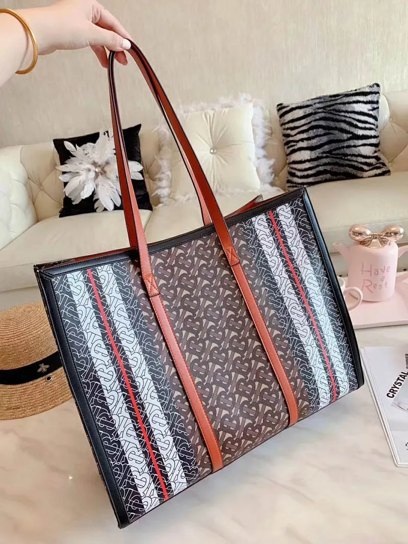 BBY674 43X36CM Luxury Brand Women Split Leather Designer Book Tote Shoulder Bag High Quality Letters Print Female Casual Handbag
BBY674 43X36CM Luxury Brand Women Split Leather Designer Book Tote Shoulder Bag High Quality Letters Print Female Casual Handbag