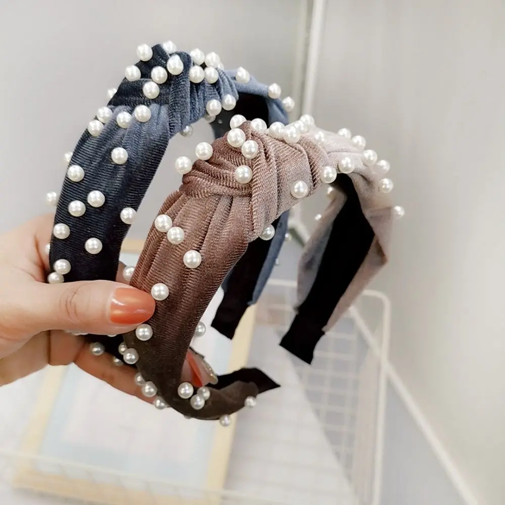 1 pc Solid Color Soft Velvet Center Knot Wide Hairband with Pearl Knotted Hairband Women Girl Hair Accessories
1 pc Solid Color Soft Velvet Center Knot Wide Hairband with Pearl Knotted Hairband Women Girl Hair Accessories