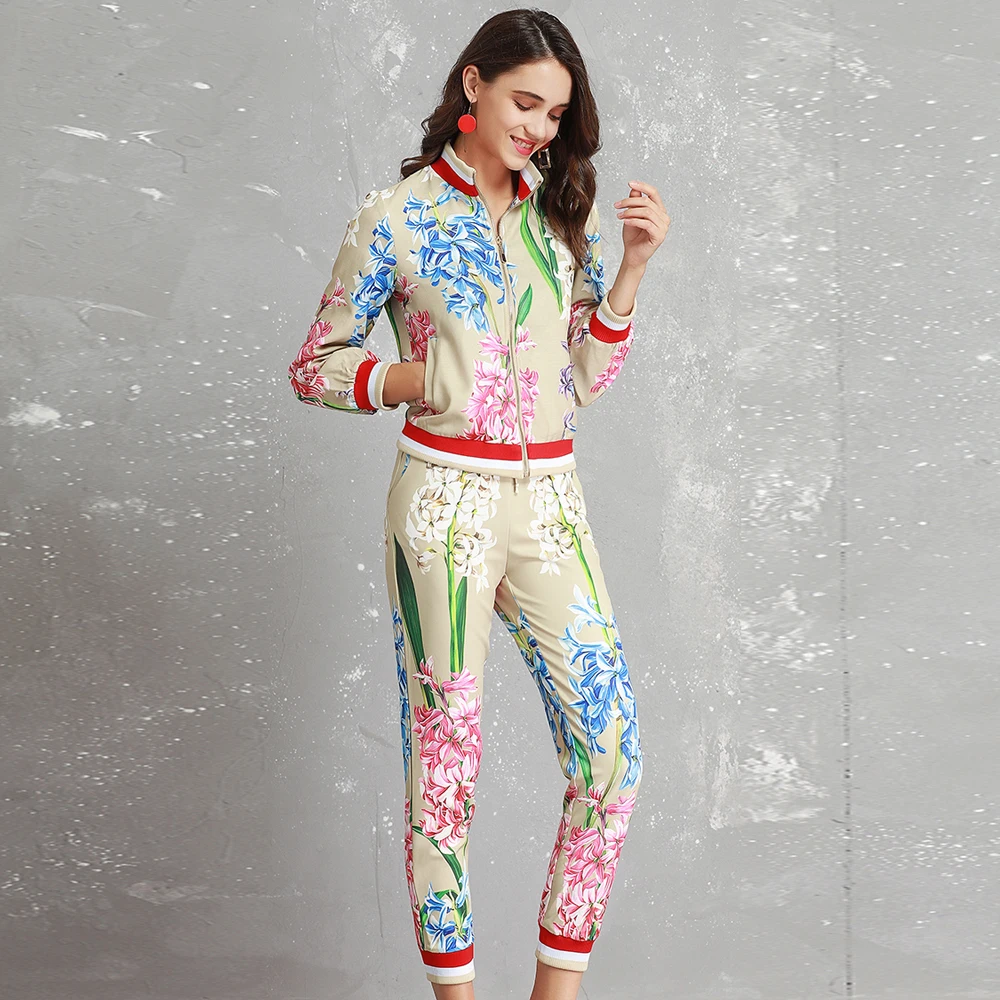 Red RoosaRosee Designer Runway Women Two Piece Set Stand Collar Floral Print Short Jacket Pants Sets Spring Autumn Suit Twinset
Red RoosaRosee Designer Runway Women Two Piece Set Stand Collar Floral Print Short Jacket Pants Sets Spring Autumn Suit Twinset