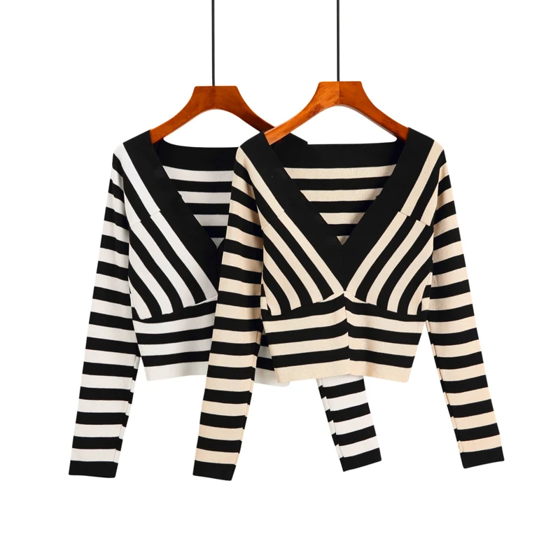 2019 Autumn Striped sweater women V neck long sleeve Thin Knitted Pullovers Women crop top sweater Streetwear pull femme
2019 Autumn Striped sweater women V neck long sleeve Thin Knitted Pullovers Women crop top sweater Streetwear pull femme