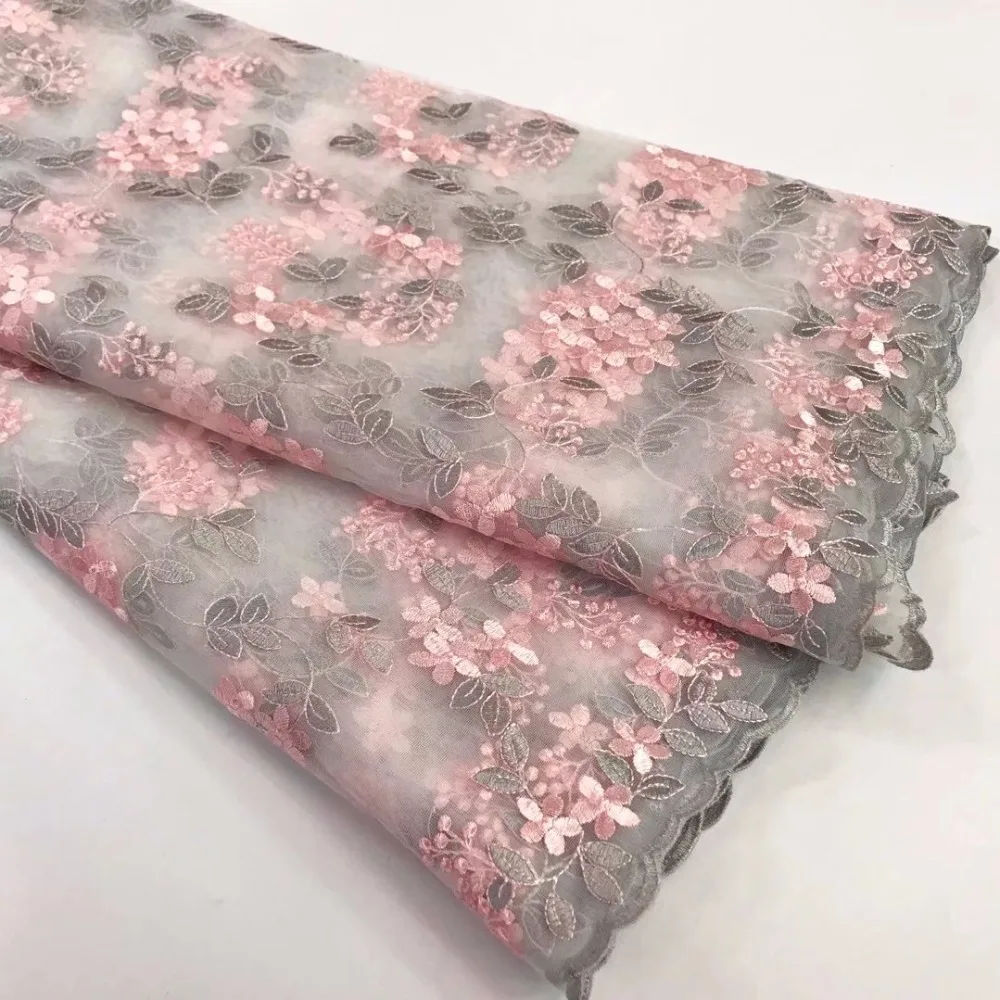 Elegant embroidered pink Indian sari fabric with high quality pink tulle lace fabric for the royal wedding dress party dress.
Elegant embroidered pink Indian sari fabric with high quality pink tulle lace fabric for the royal wedding dress party dress.