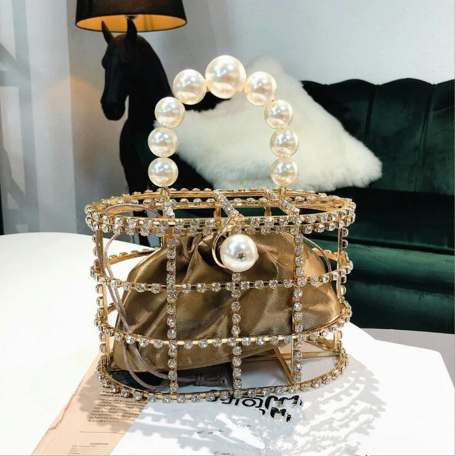 Luxury Diamonds Evening Bag Women's Handbag Designer Bead Pearls Handle Bags Totes Lady Charm Clutch Busket Cage Gold Party Bag
Luxury Diamonds Evening Bag Women's Handbag Designer Bead Pearls Handle Bags Totes Lady Charm Clutch Busket Cage Gold Party Bag
