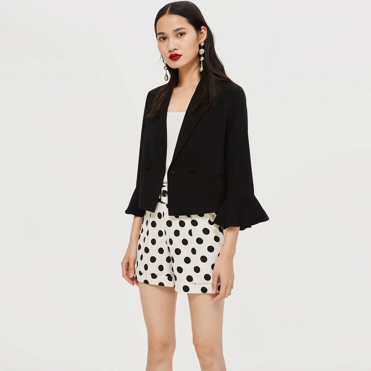 2019 Spring Simple Turtleneck Collar Single-grain Seven Cent Sleeve Edge Decoration Pure Color Short Black Suit Jacket coat
2019 Spring Simple Turtleneck Collar Single-grain Seven Cent Sleeve Edge Decoration Pure Color Short Black Suit Jacket coat