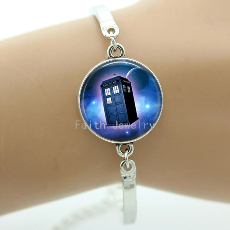 Doctor who tardis space bracelet, Glass tile Doctor who moon space box charm pendant plated silver jewelry HH1
Doctor who tardis space bracelet, Glass tile Doctor who moon space box charm pendant plated silver jewelry HH1