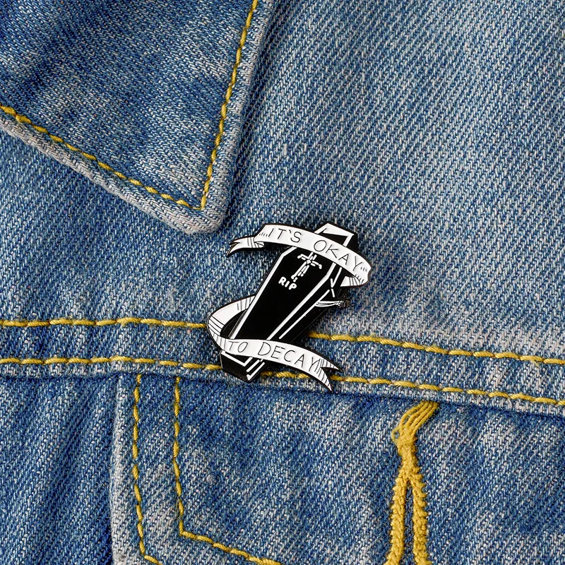New black coffin ITS OK TO DECAY brooch horror Halloween coffin zombie brooch badge denim clothing pendant jewelry gift
New black coffin ITS OK TO DECAY brooch horror Halloween coffin zombie brooch badge denim clothing pendant jewelry gift