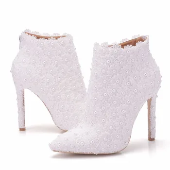HOT Female Wedding Boots Women Shoes Pointed Toe High Heels 11CM Lace Pearl Elegant Ladies Shoes Ankle Boots Sweet Bridal Shoes
HOT Female Wedding Boots Women Shoes Pointed Toe High Heels 11CM Lace Pearl Elegant Ladies Shoes Ankle Boots Sweet Bridal Shoes