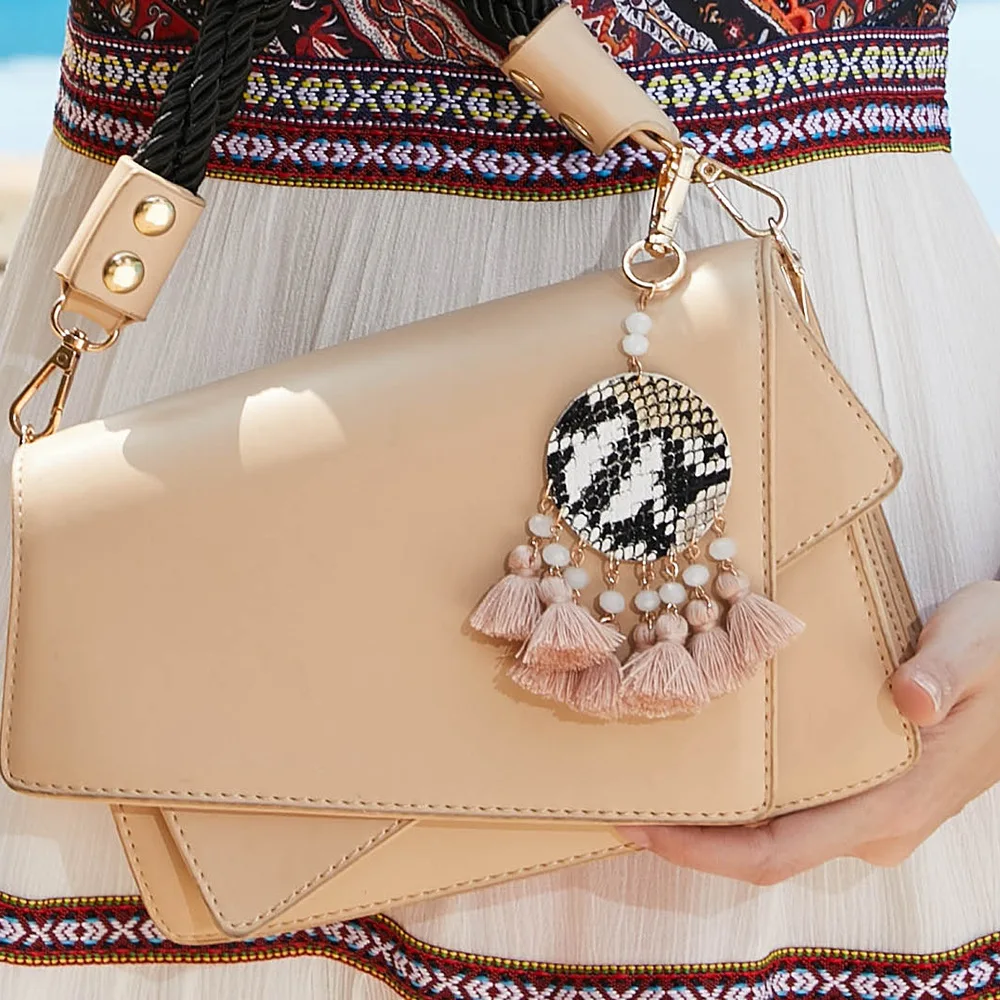 1Pc Bohemian style modern dream catcher keychain simple charm short tassel bag pendant jewelry keychain women gift jewelry
1Pc Bohemian style modern dream catcher keychain simple charm short tassel bag pendant jewelry keychain women gift jewelry