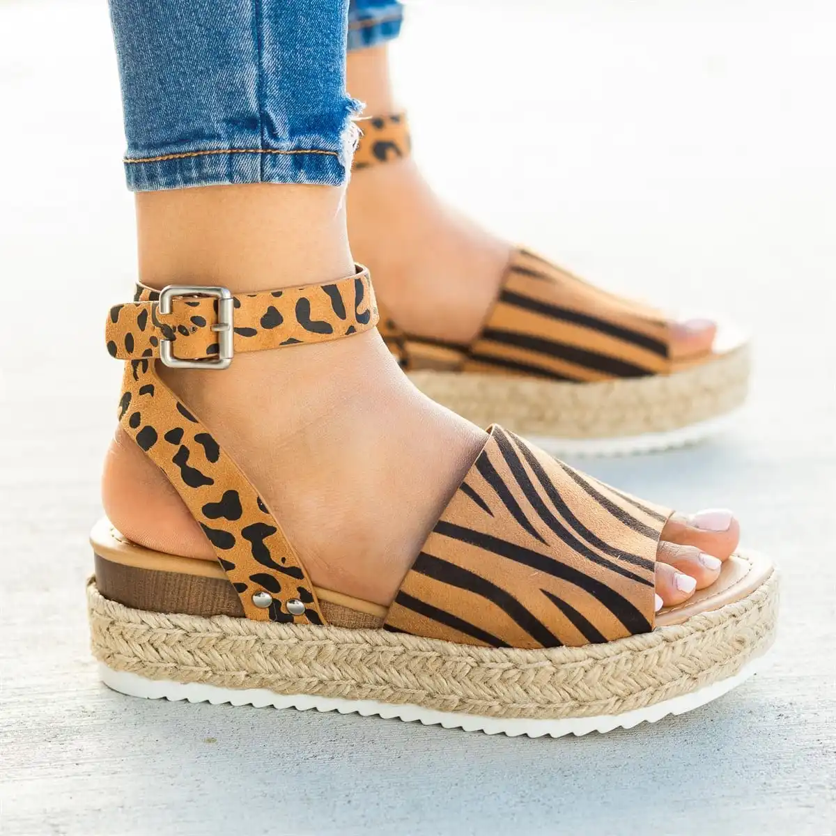 LAAMEI Wedges Shoes For Women Sandals Plus Size High Heels Summer Shoes Leopard Slides Chaussures Femme Platform Sandals 2019
LAAMEI Wedges Shoes For Women Sandals Plus Size High Heels Summer Shoes Leopard Slides Chaussures Femme Platform Sandals 2019