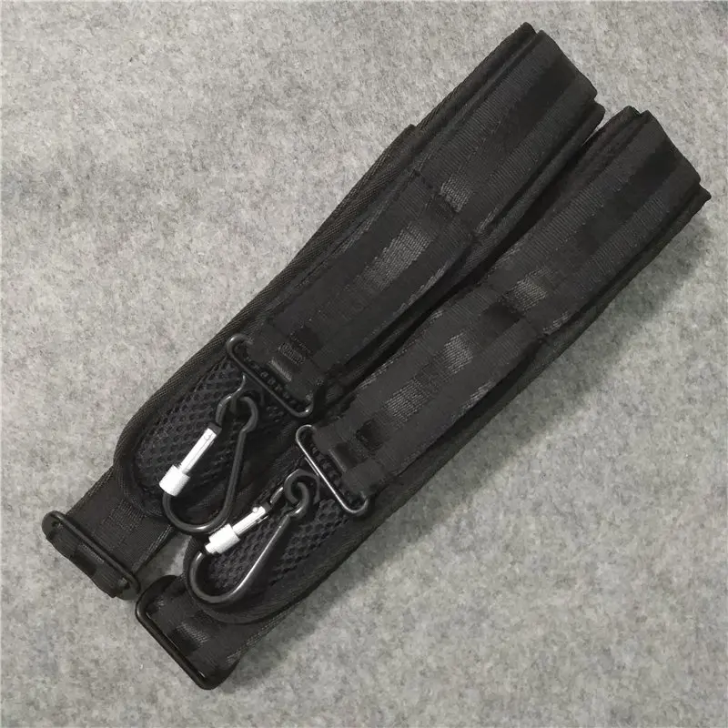 Genuine violin box strap human body comfortable design Black mountaineering buckle Cello case strap
Genuine violin box strap human body comfortable design Black mountaineering buckle Cello case strap
