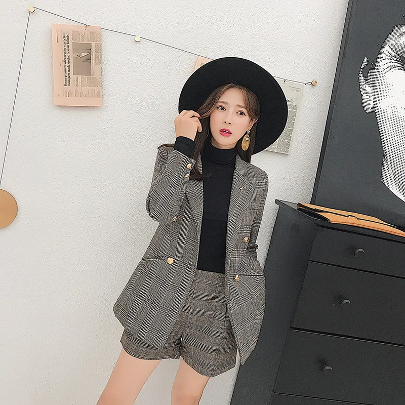 Set women's fashion retro plaid small suit jacket casual shorts two-piece temperament spring and summer new women's clothing
Set women's fashion retro plaid small suit jacket casual shorts two-piece temperament spring and summer new women's clothing