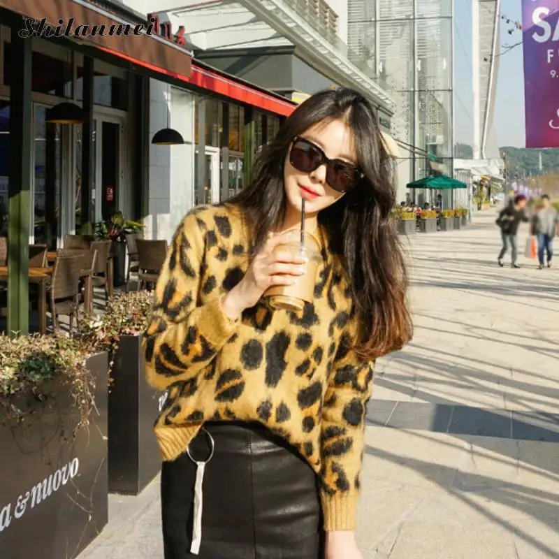 2016 New Autumn Winter Loose Long Knitted Sweater Women Long Sleeve O-Neck High Quality Leopard Print Knitwear Female Sweater
2016 New Autumn Winter Loose Long Knitted Sweater Women Long Sleeve O-Neck High Quality Leopard Print Knitwear Female Sweater