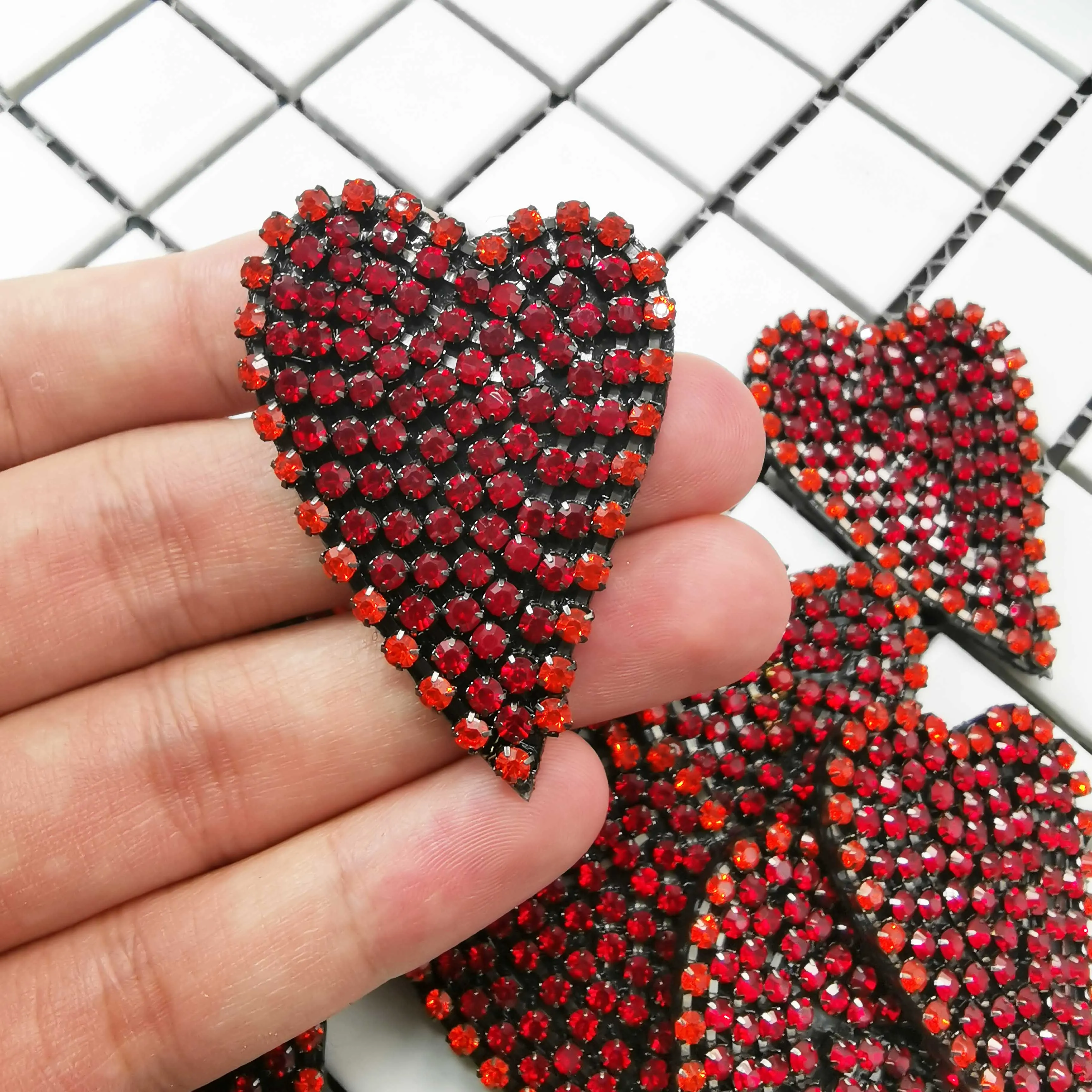 1pcs Handmade Rhinestone beaded&rhinestone Patches Sew on Crystal red heart patch for clothes beaded Applique cute patch
1pcs Handmade Rhinestone beaded&rhinestone Patches Sew on Crystal red heart patch for clothes beaded Applique cute patch