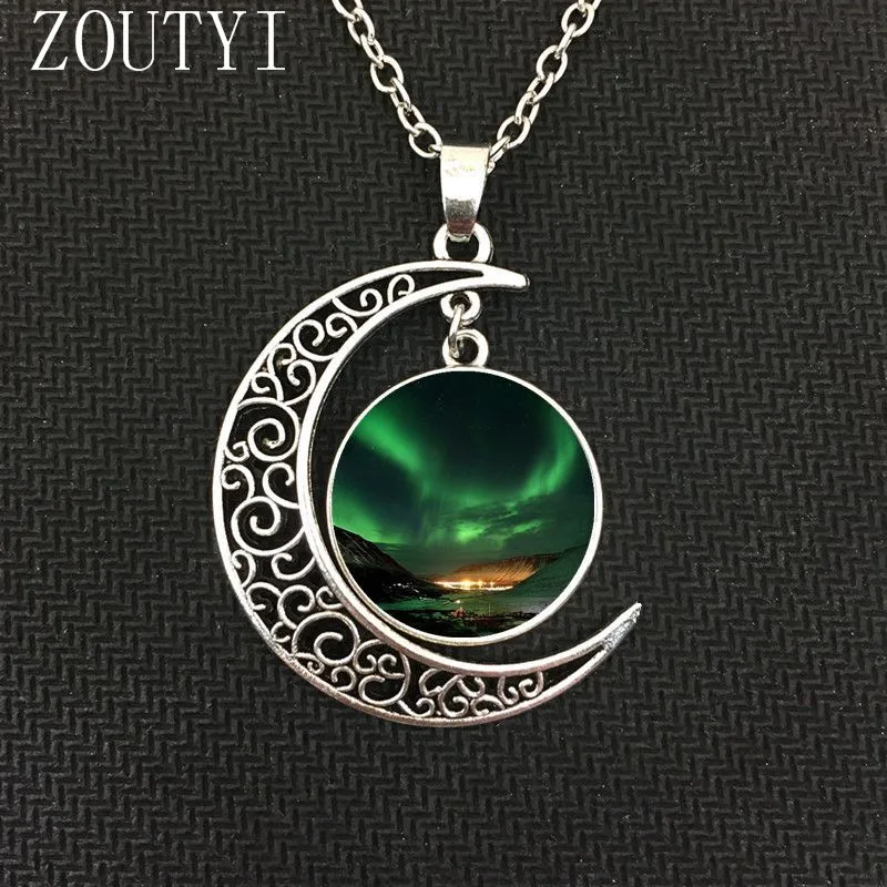 2018 / fashion hot money charm Nebula Aurora Moon crystal concave round pendant necklace jewelry, men and women necklace.
2018 / fashion hot money charm Nebula Aurora Moon crystal concave round pendant necklace jewelry, men and women necklace.