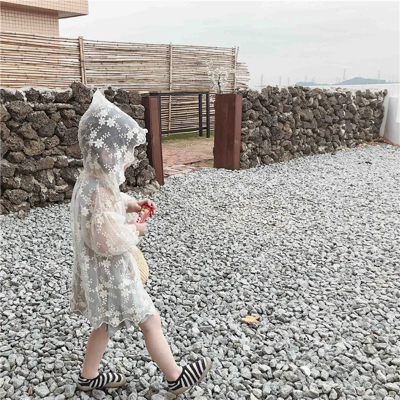 2019 Summer Korean Style Lace Embroidery Baby Girls Coat & Outerwear Thin Hooded Ruffles Sleeve Kids Sun-protection Jackets
2019 Summer Korean Style Lace Embroidery Baby Girls Coat & Outerwear Thin Hooded Ruffles Sleeve Kids Sun-protection Jackets