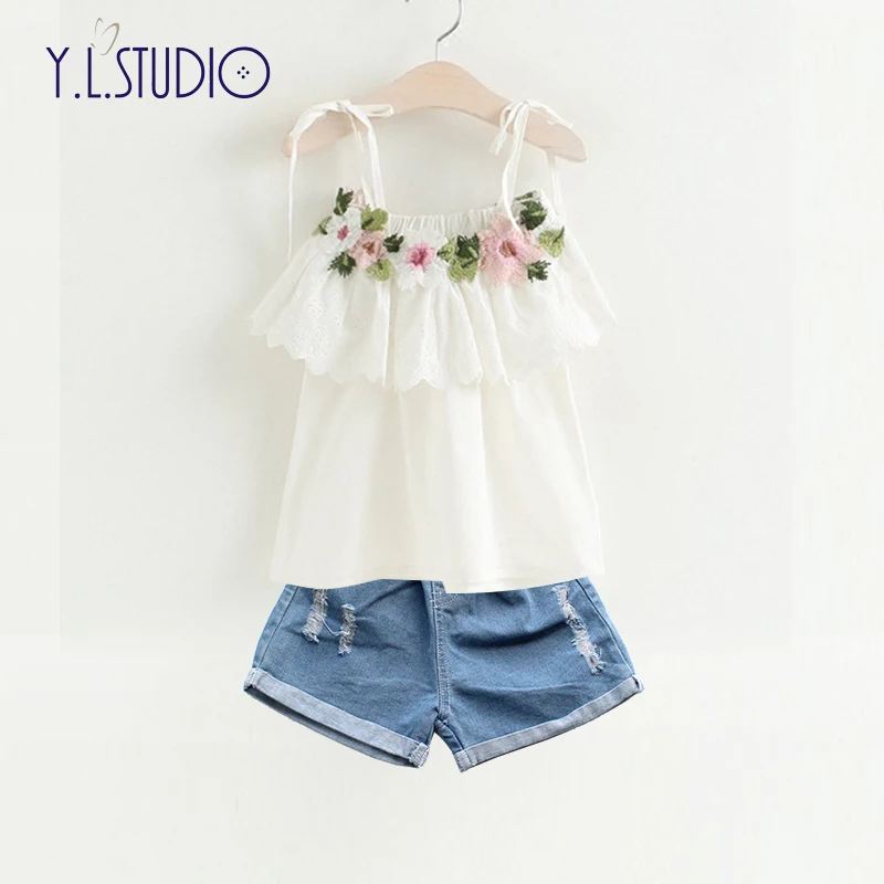 Baby Girl Clothes Fashion Clothing 2018 Summer Top White with Floral Lace Flounce Shoulder lose Children Clothes Sling T Shirt
Baby Girl Clothes Fashion Clothing 2018 Summer Top White with Floral Lace Flounce Shoulder lose Children Clothes Sling T Shirt
