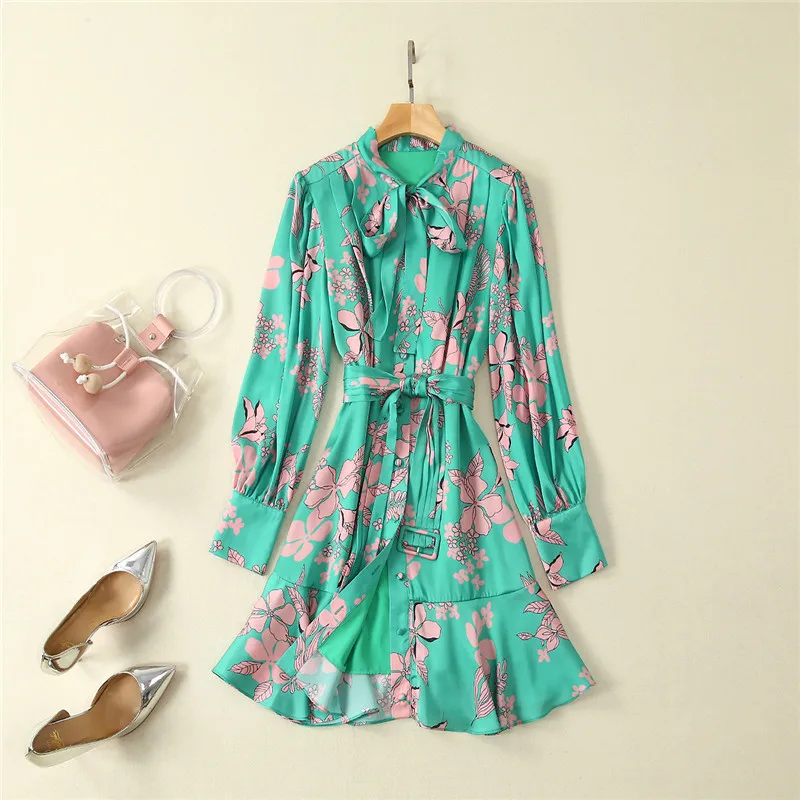 Fashion Designer Runway Dress Women 2019 Elegant Bow Collar Long Sleeves Floral Printed Mini Green Chiffon Shirt Dress Vestidos
Fashion Designer Runway Dress Women 2019 Elegant Bow Collar Long Sleeves Floral Printed Mini Green Chiffon Shirt Dress Vestidos