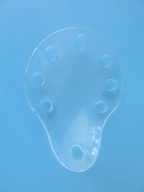 2pcs plastic medical eye goggle 8hole Use after surgery safety eye shield Medical Eye Shield eye surgery 5.7 x 7.7cm multihole
2pcs plastic medical eye goggle 8hole Use after surgery safety eye shield Medical Eye Shield eye surgery 5.7 x 7.7cm multihole