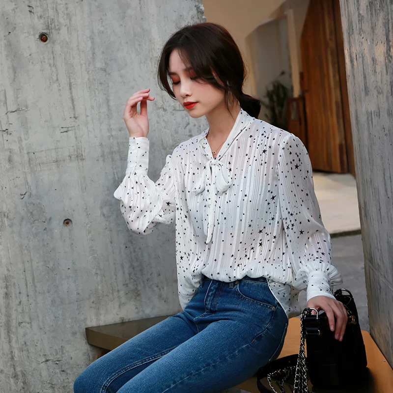 Vintage Shiny Lurex Blouse Shirt Women Lantern Sleeve Bow Lace Up Female Tops Spring Summer Casual Stars blusas 2019
Vintage Shiny Lurex Blouse Shirt Women Lantern Sleeve Bow Lace Up Female Tops Spring Summer Casual Stars blusas 2019