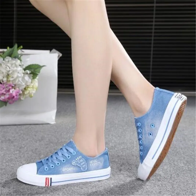 LAIKIHAN new women's canvas shoes fashion breathable casual women shoes low to help shallow mouth classic female sneakers shoes
LAIKIHAN new women's canvas shoes fashion breathable casual women shoes low to help shallow mouth classic female sneakers shoes