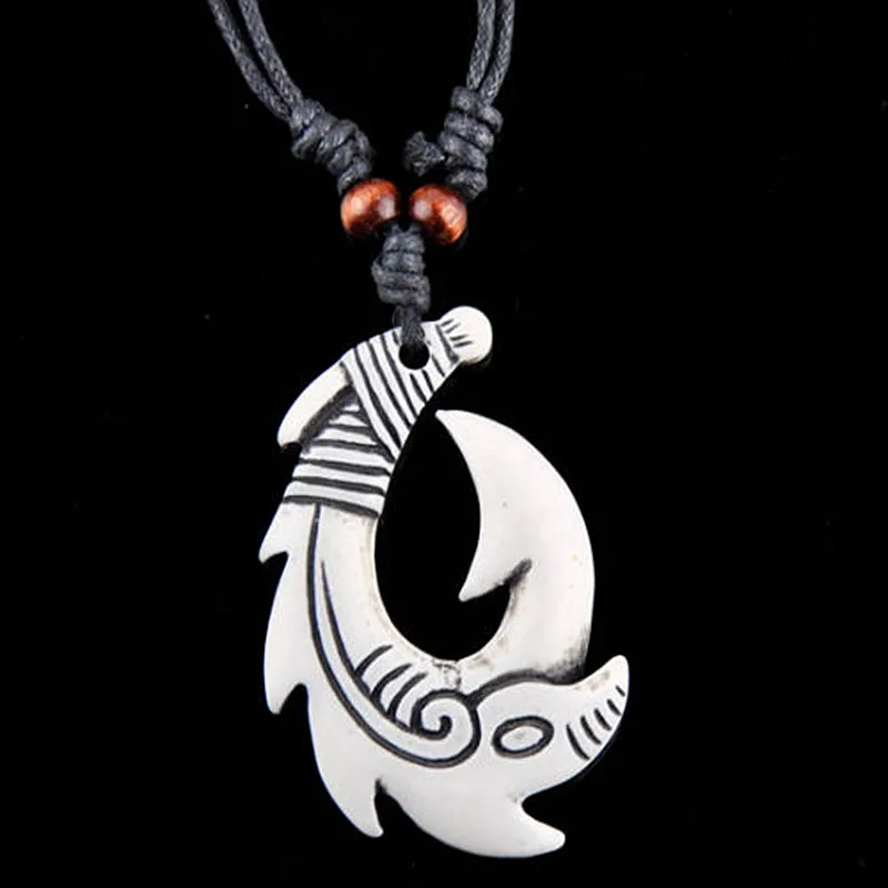 NEW Imitation Yak Bone Carved Maori Hei Matau Fishhook Pendant Necklace Choker Gift YN518
NEW Imitation Yak Bone Carved Maori Hei Matau Fishhook Pendant Necklace Choker Gift YN518