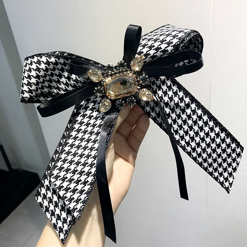 2019 New Korean Vintage College Houndstooth Rhinestone Exaggerated Big Brooch Bow Tie for Women Simple Fashion Shirt Accessories
2019 New Korean Vintage College Houndstooth Rhinestone Exaggerated Big Brooch Bow Tie for Women Simple Fashion Shirt Accessories