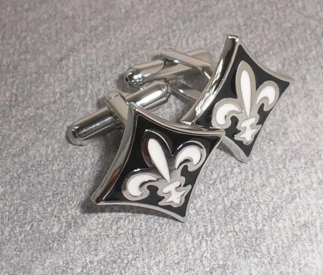 Бесплатная доставка симметричный ромб черная Матрица Белый цветок маникюрный рукав Мужская французская рубашка рукав на пуговицах
Бесплатная доставка симметричный ромб черная Матрица Белый цветок маникюрный рукав Мужская французская рубашка рукав на пуговицах