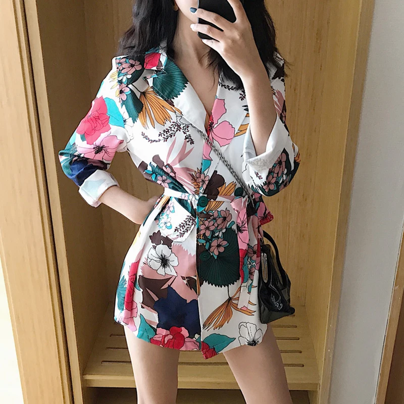 2018 Vintage Floral Print Blazer Women Notched Collar Long Sleeve Sashes jackets Coat Casual Outerwear Casaco feminine Tops
2018 Vintage Floral Print Blazer Women Notched Collar Long Sleeve Sashes jackets Coat Casual Outerwear Casaco feminine Tops