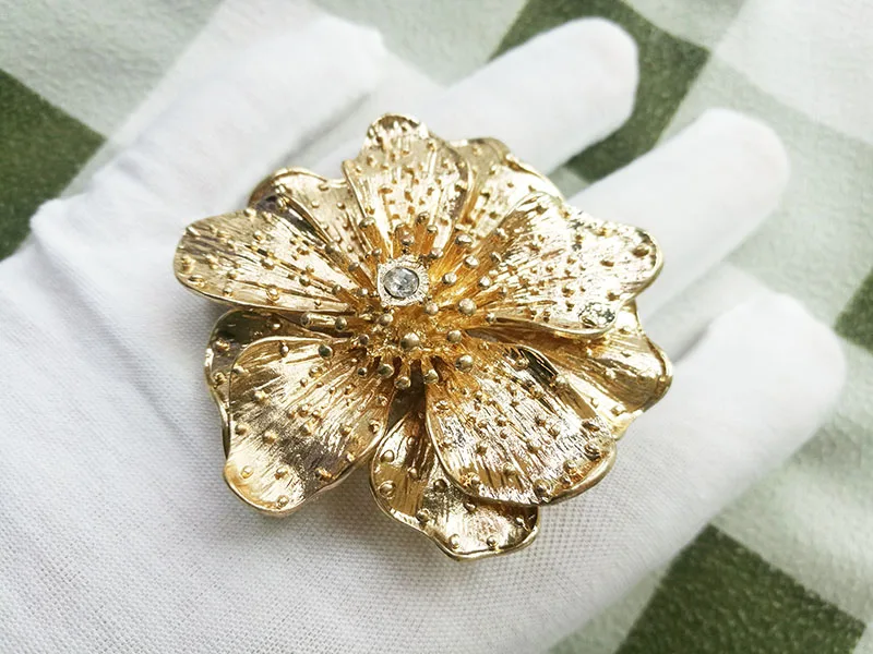 Vintage Huge Big Flower Elastic Free Size Rings With Cubic Zirconia Antique Gold Color Women Exaggerated Unique Jewelry HLR72
Vintage Huge Big Flower Elastic Free Size Rings With Cubic Zirconia Antique Gold Color Women Exaggerated Unique Jewelry HLR72