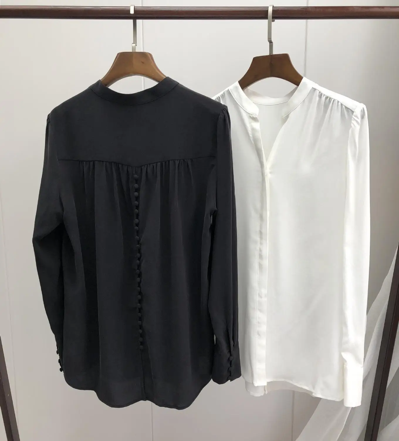 100% Silk Women Blouse Single Buttons Back Long Sleeve V Neck Sexy Shirt Top 2019 New
100% Silk Women Blouse Single Buttons Back Long Sleeve V Neck Sexy Shirt Top 2019 New