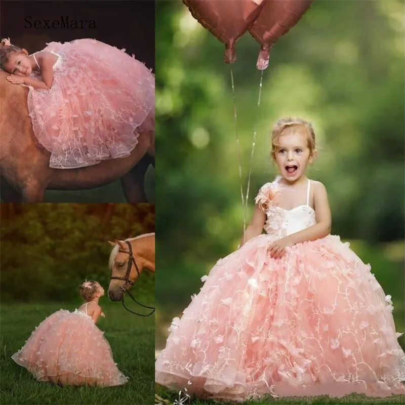 2019 Lovely Ball Gowns Spaghetti Straps Backless Sexy Flower Girl Dress For Wedding Newest Girls Pageant Gowns Handmade Item
2019 Lovely Ball Gowns Spaghetti Straps Backless Sexy Flower Girl Dress For Wedding Newest Girls Pageant Gowns Handmade Item