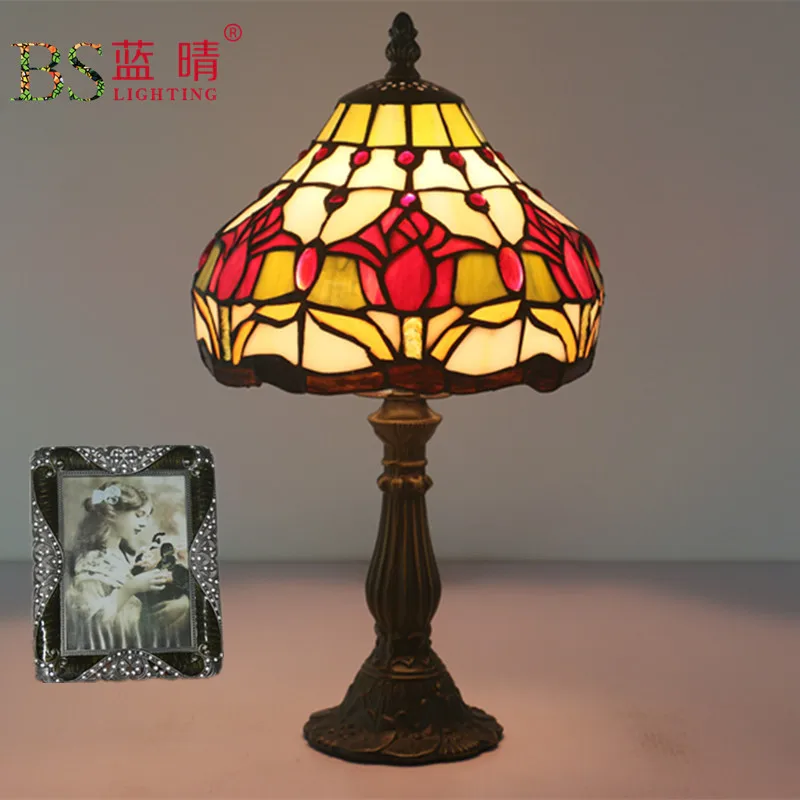Europe Retro Creative Table Lamps Glass Lampshade Zinc Alloy Lamp Stand Table Lamps Soft Light Table Lamps Indoor Lighting
Europe Retro Creative Table Lamps Glass Lampshade Zinc Alloy Lamp Stand Table Lamps Soft Light Table Lamps Indoor Lighting