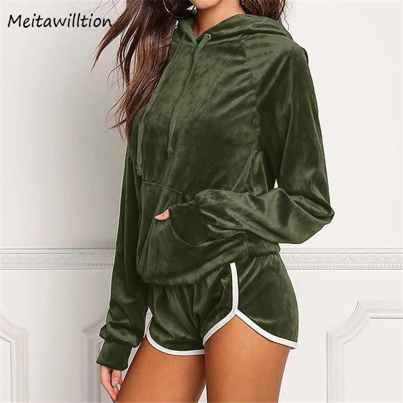 Women Two Piece Sets Casual Long Sleeve Velvet Hoodie Sweatshirt & Hot Short Sets 2019 Casual Solid Pullover Tops and Short Suit
Women Two Piece Sets Casual Long Sleeve Velvet Hoodie Sweatshirt & Hot Short Sets 2019 Casual Solid Pullover Tops and Short Suit
