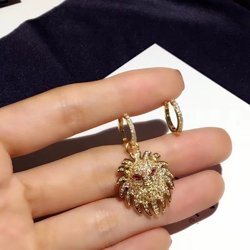 XF Hot Copper Zircon Asymmetry Lion Head Stud Earring Women Wedding Hoop Animal Red 925 Silver Ear Pin EGYPTIAN TRIBUTE Jewelry
XF Hot Copper Zircon Asymmetry Lion Head Stud Earring Women Wedding Hoop Animal Red 925 Silver Ear Pin EGYPTIAN TRIBUTE Jewelry