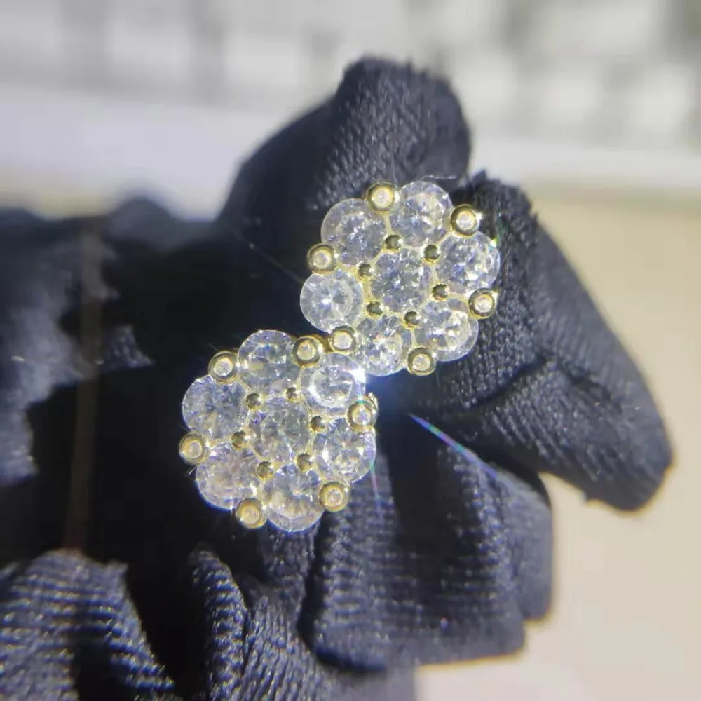 Hip Hop Flower Pattern Cubic Zirconia Bling Ice Out Stud Earring Men Women Gold Silver Copper Round Earrings Male Rapper Jewelry
Hip Hop Flower Pattern Cubic Zirconia Bling Ice Out Stud Earring Men Women Gold Silver Copper Round Earrings Male Rapper Jewelry