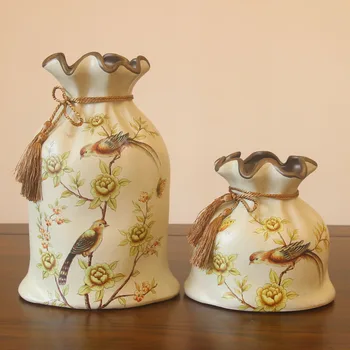 The ceramic vase American rural creative jute bag vase high-end European vintage decorative handicraft items
The ceramic vase American rural creative jute bag vase high-end European vintage decorative handicraft items